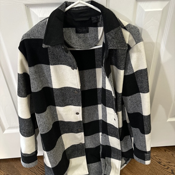 Ladies shacket - Picture 1 of 1